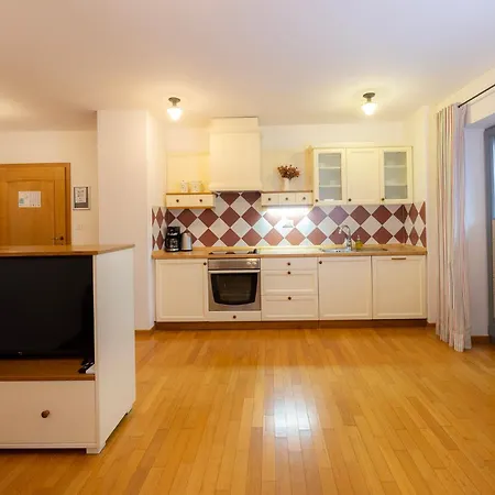 Lakeside Apartmán *